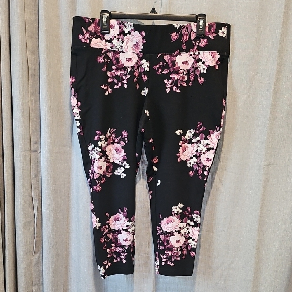 Torrid Black Capri High Rise Leggings with Pink/Purple Floral Design